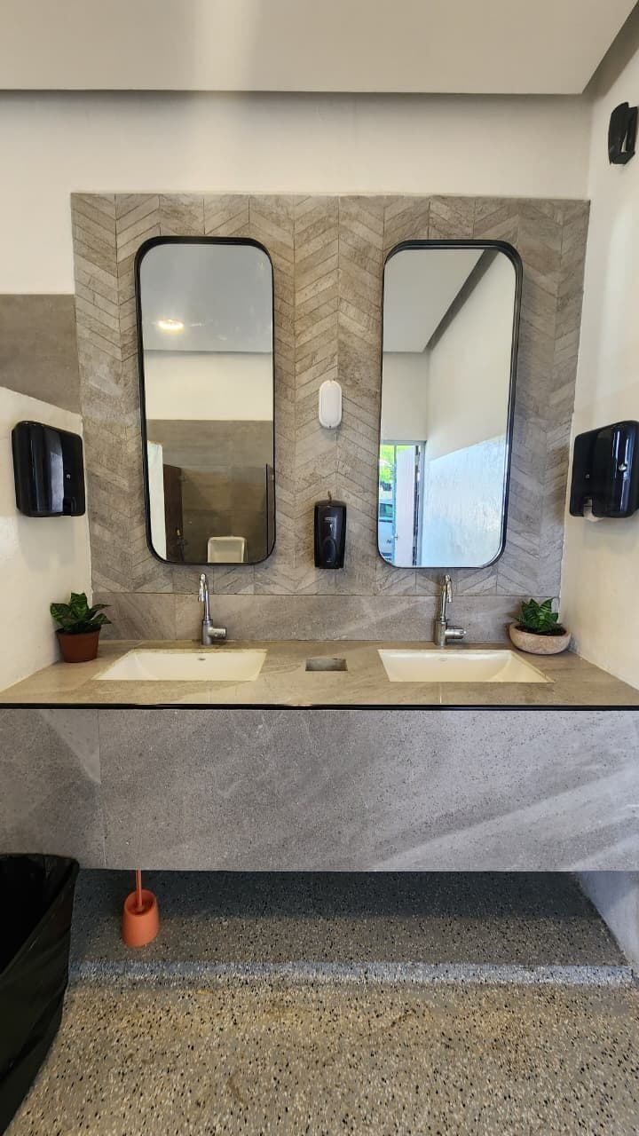 Baños y Vestidores Equinova — 1